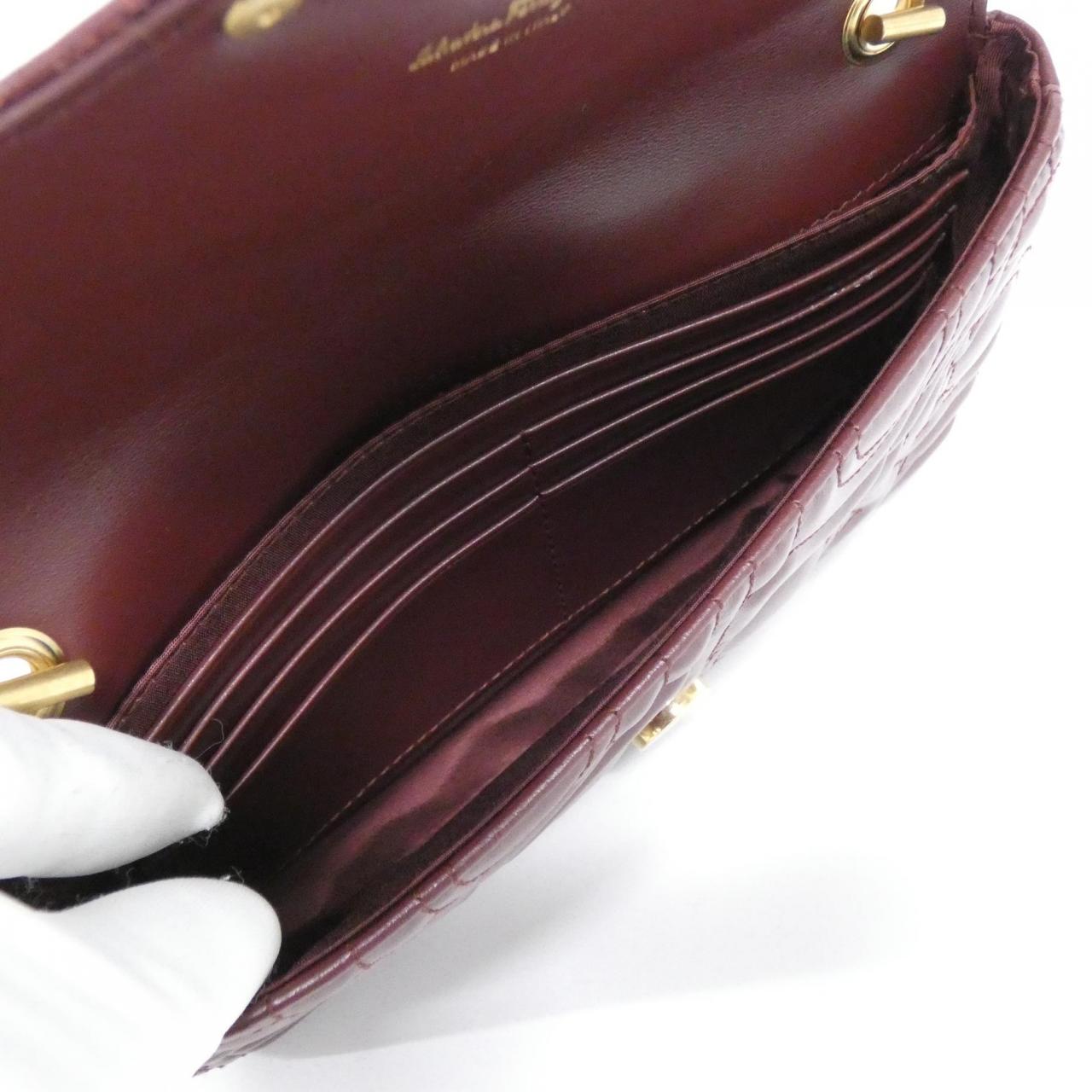 サルヴァトーレフェラガモ 22 D699 ショルダーバッグ