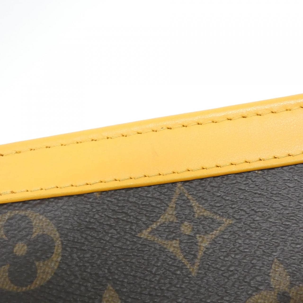 ルイヴィトン モノグラム マカサー ポシェット ヴォワヤージュ MM M12820 セカンドバッグ