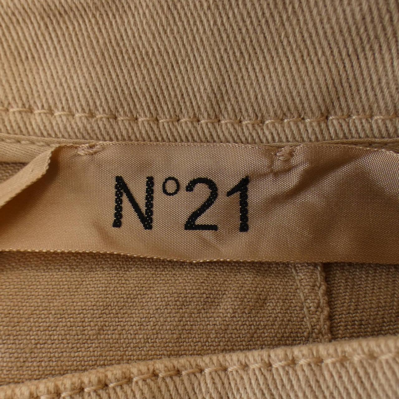 ヌメロヴェントゥーノ N°21 スカート