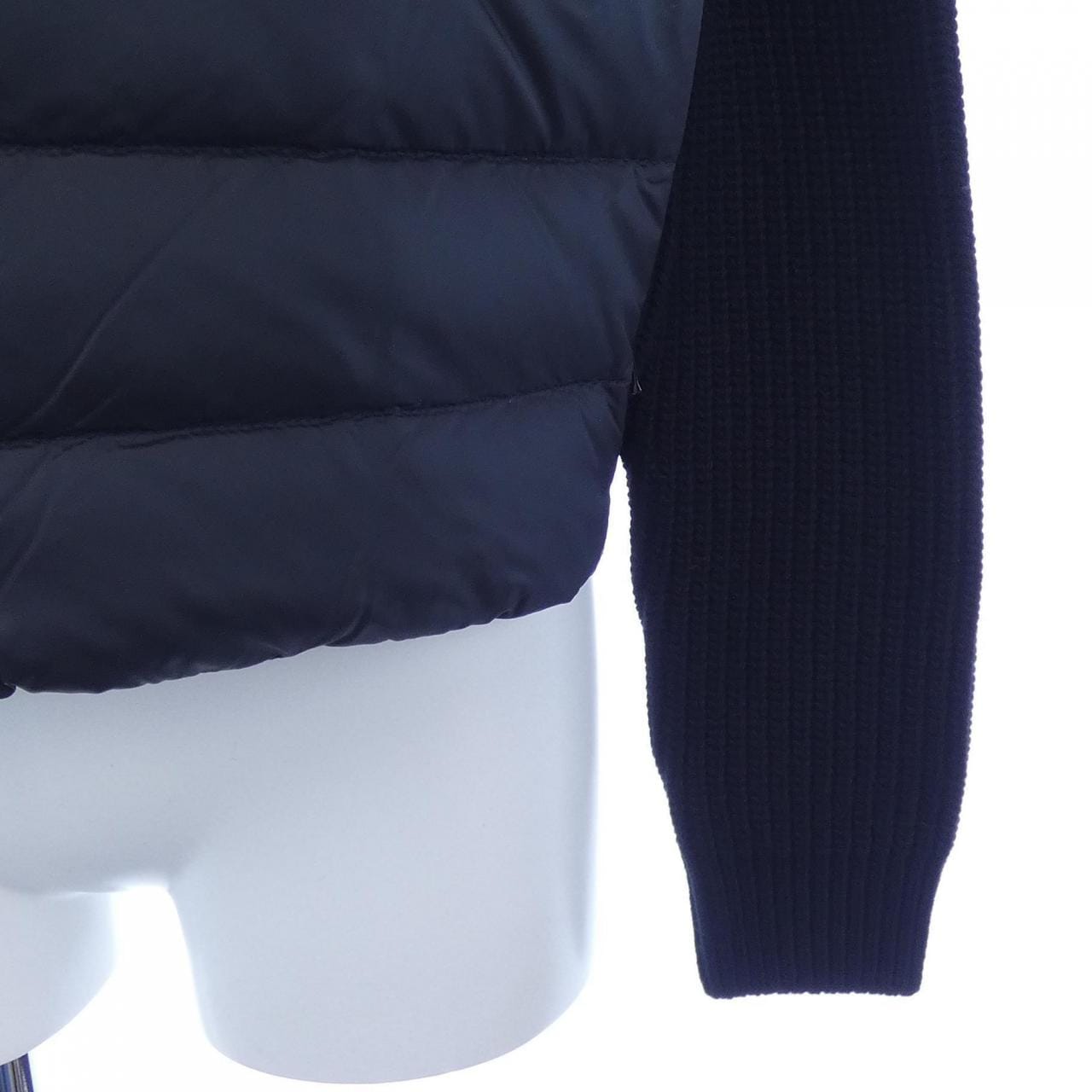 【新品】モンクレール MONCLER K20939B00028 ダウンジャケット