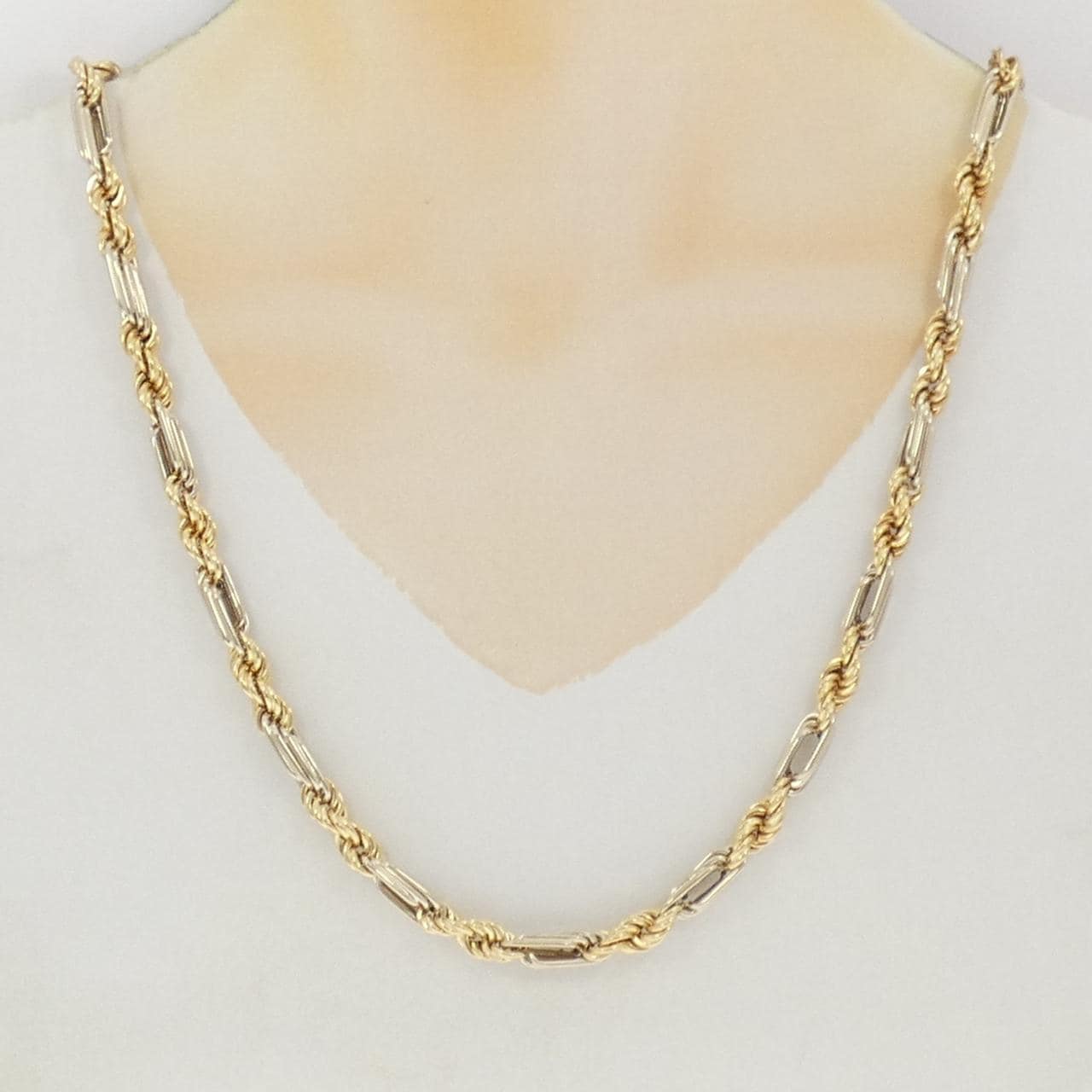 ウノアエレ 750YG/750WG ネックレス