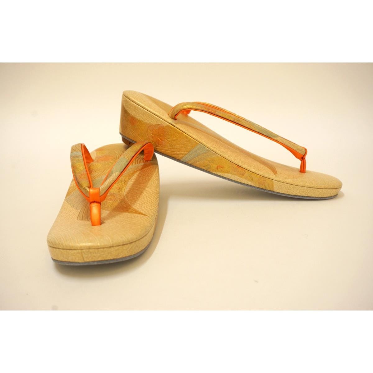 【新品】女草履　本革　２３．５ｃｍ