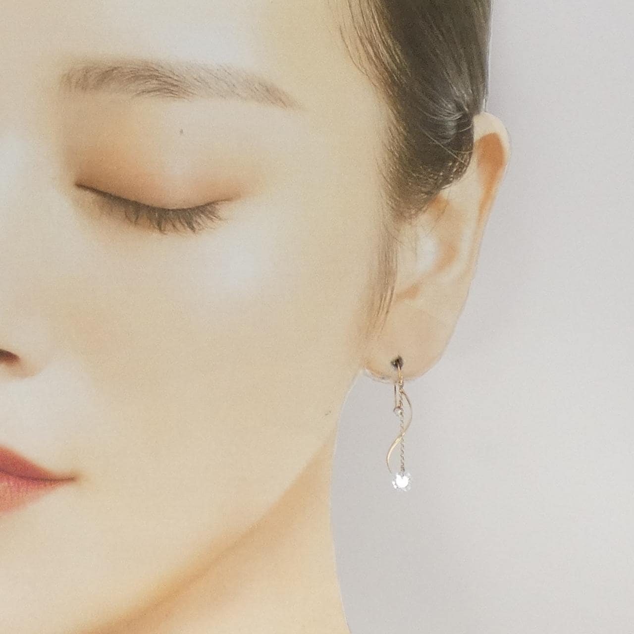 K10YG キュービック ピアス