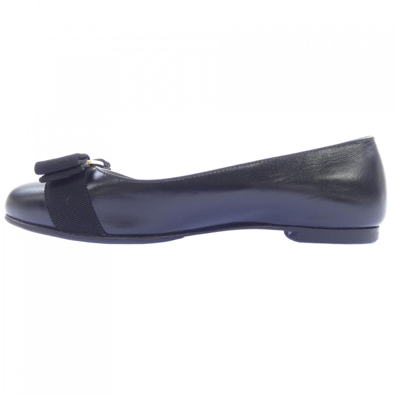 サルヴァトーレフェラガモ SALVATORE FERRAGAMO VARINA フラットシューズ