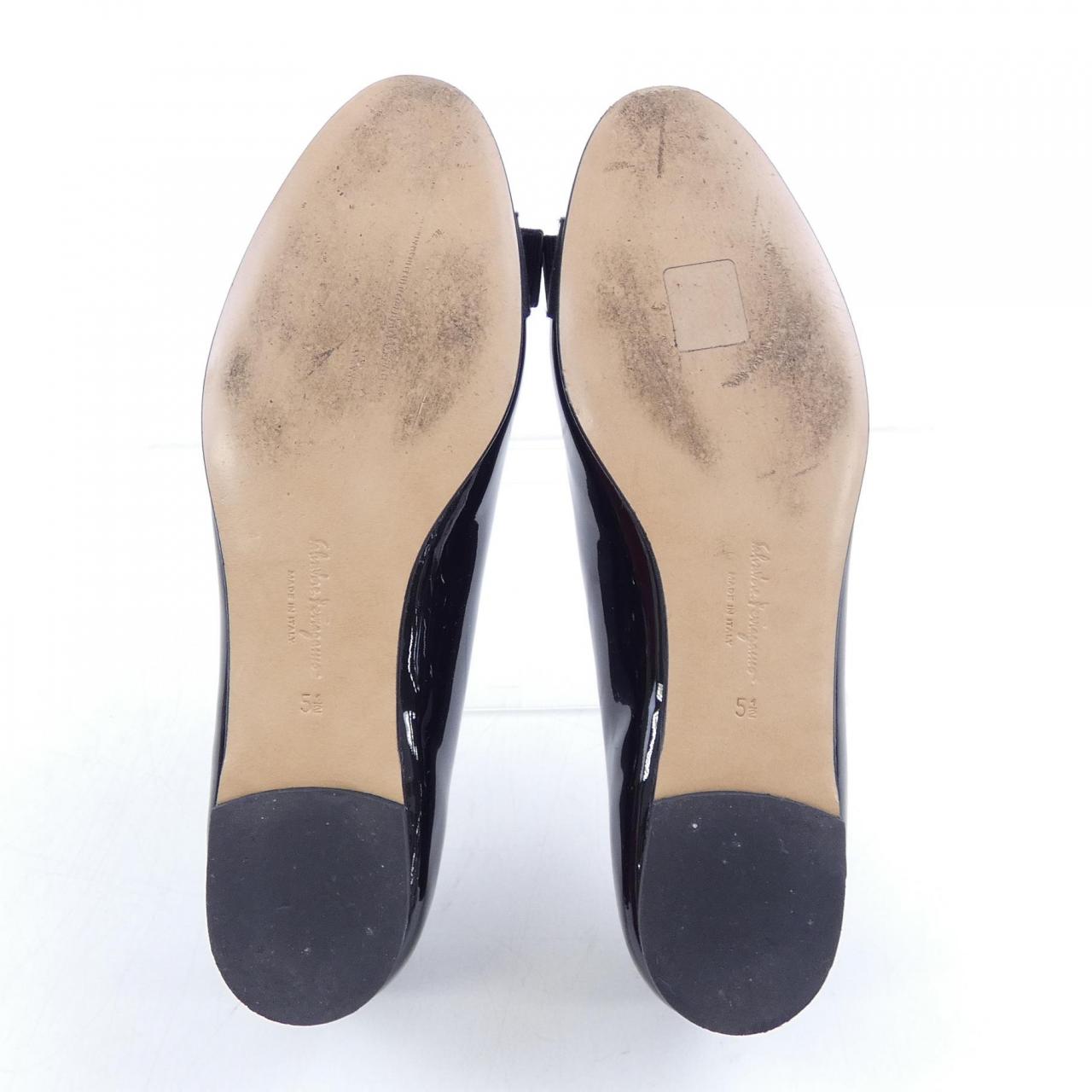 フェラガモ FERRAGAMO 0574556 フラットシューズ