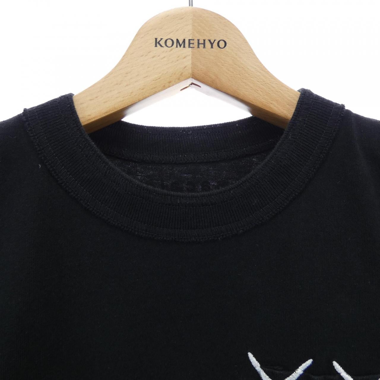 サカイ SACAI KAWS 21-0285S UNISEX Tシャツ