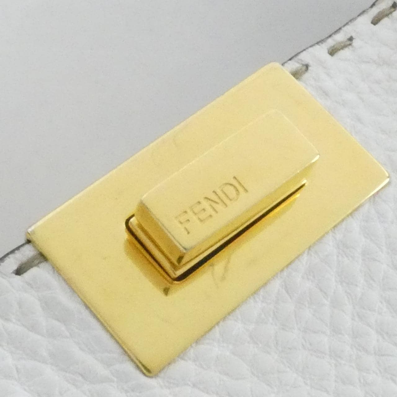 フェンディ SELLERIA ピーカブー エッセンシャリー 8BN302 A7TV バッグ
