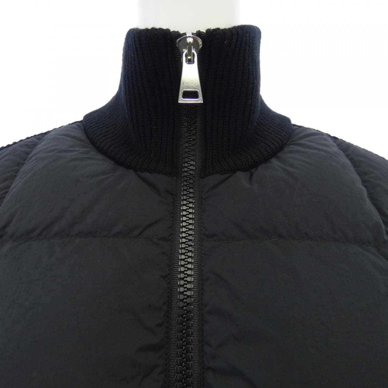モンクレール MONCLER 20939B00019 ダウンジャケット