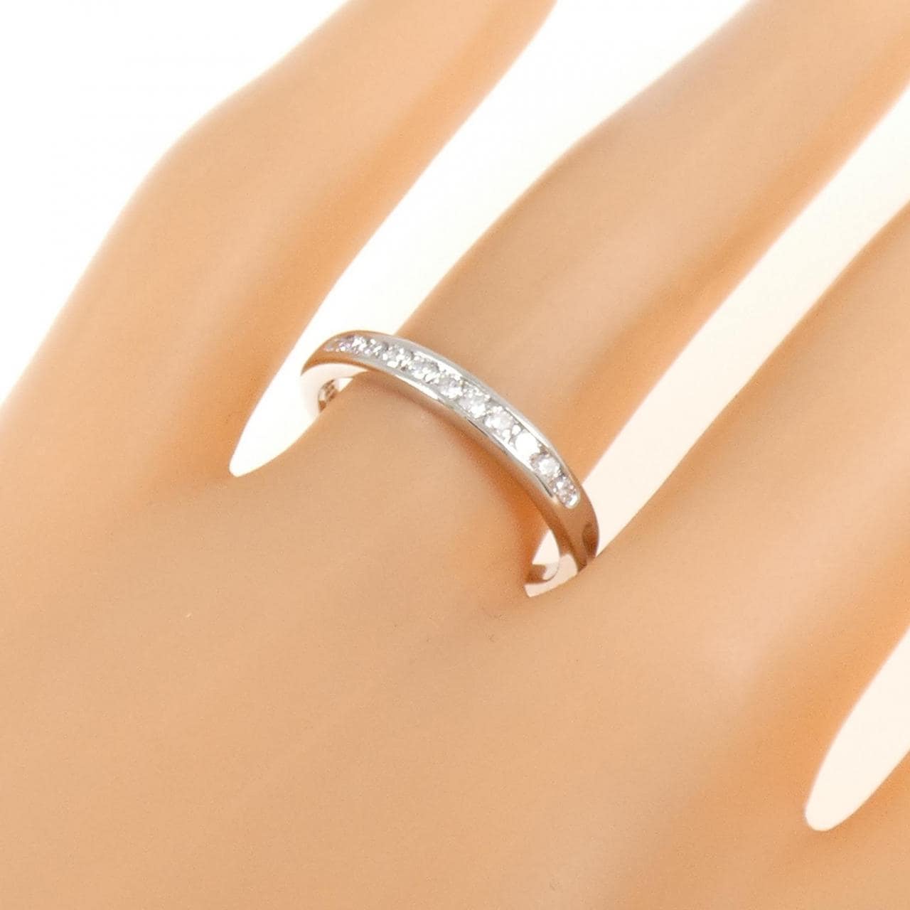 ティファニー ハーフサークル チャネルセッティング リング