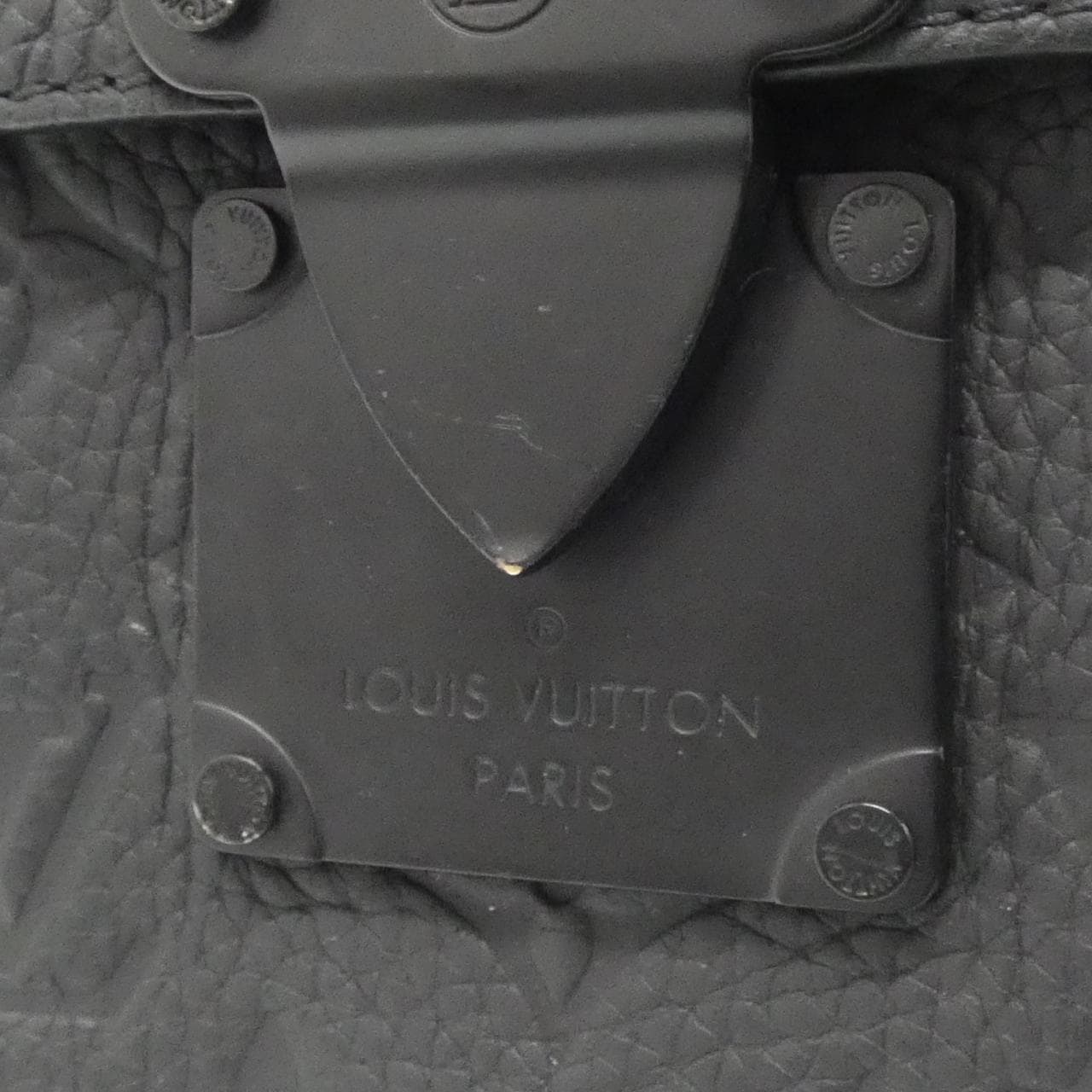 ルイヴィトン トリヨン モノグラム Sロック ヴェルティカル ウエアラブル ウォレット M81524 ショルダーバッグ