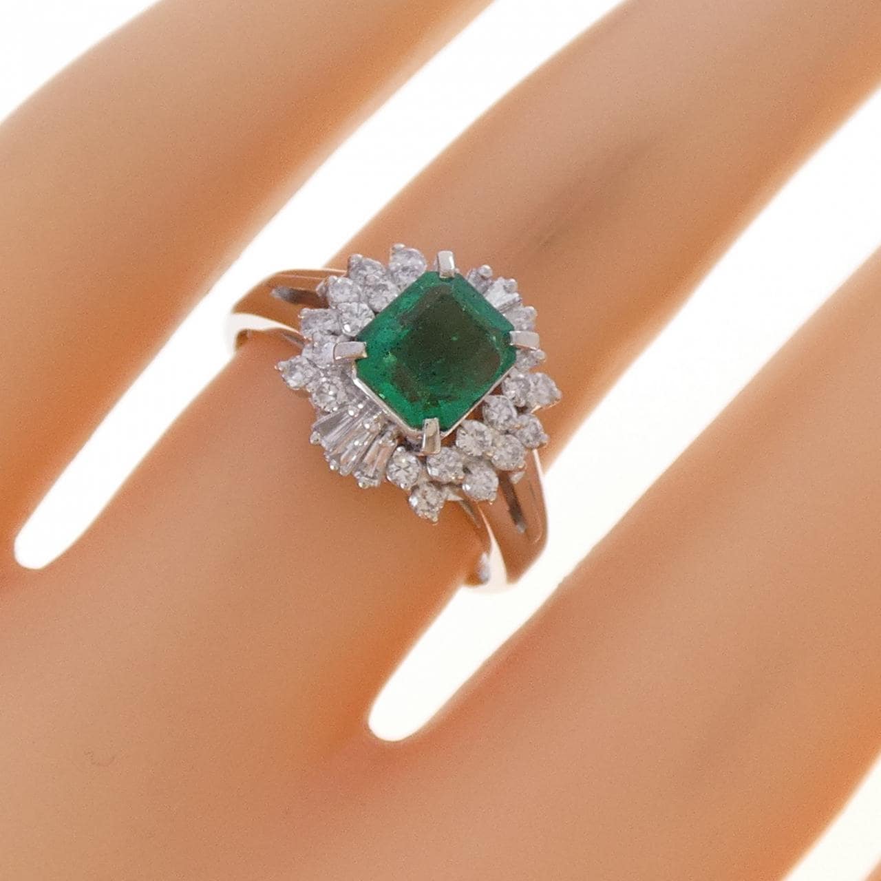 PT900 エメラルド リング 0.98CT