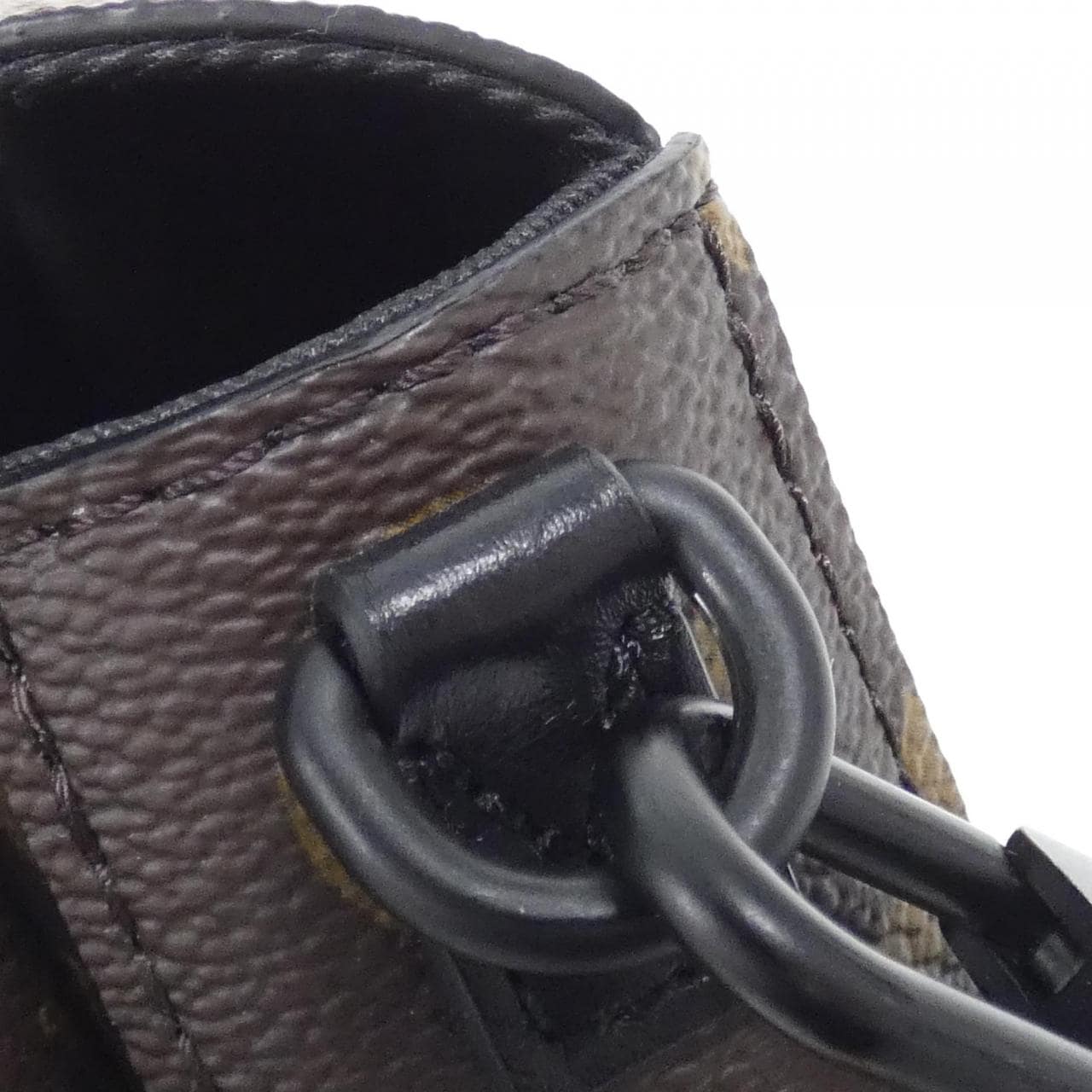 ルイヴィトン モノグラム マカサー Sロック ヴェルティカル ウエアラブル ウォレット M81522 ショルダーバッグ