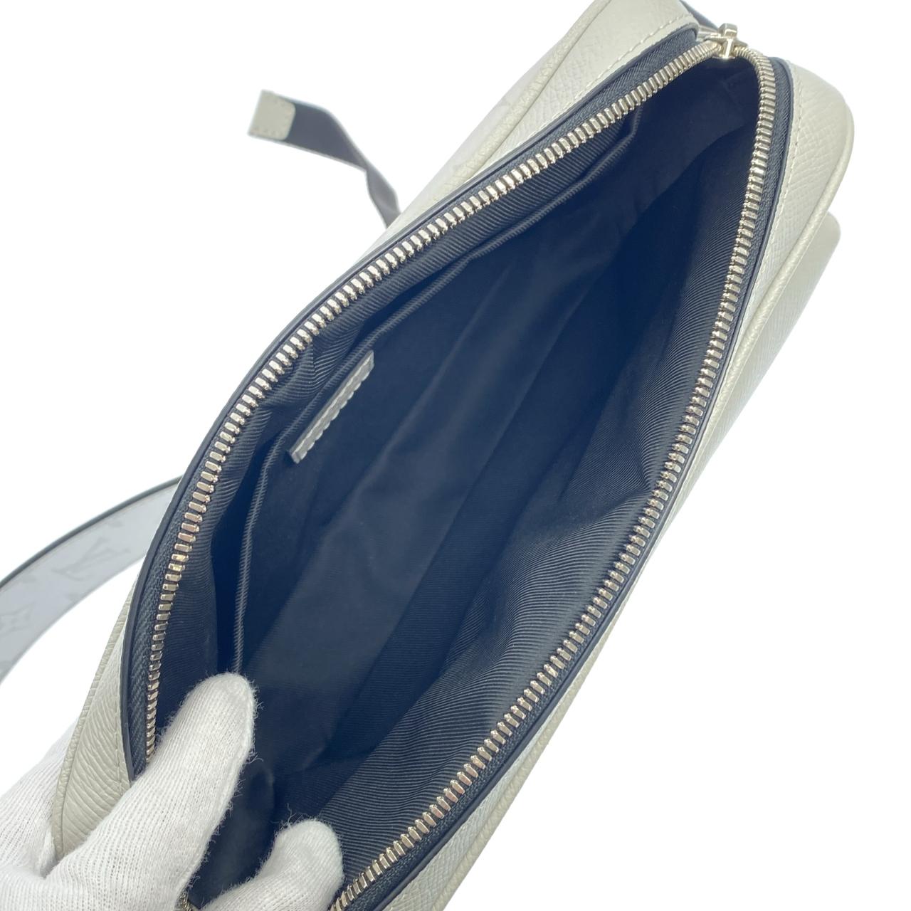 ルイヴィトン タイガ ラマ アウトドア メッセンジャー PM M30243 ショルダーバッグ