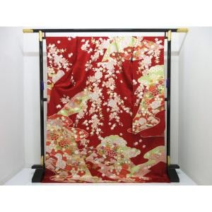 振袖　友禅金彩加工　刺繍入り