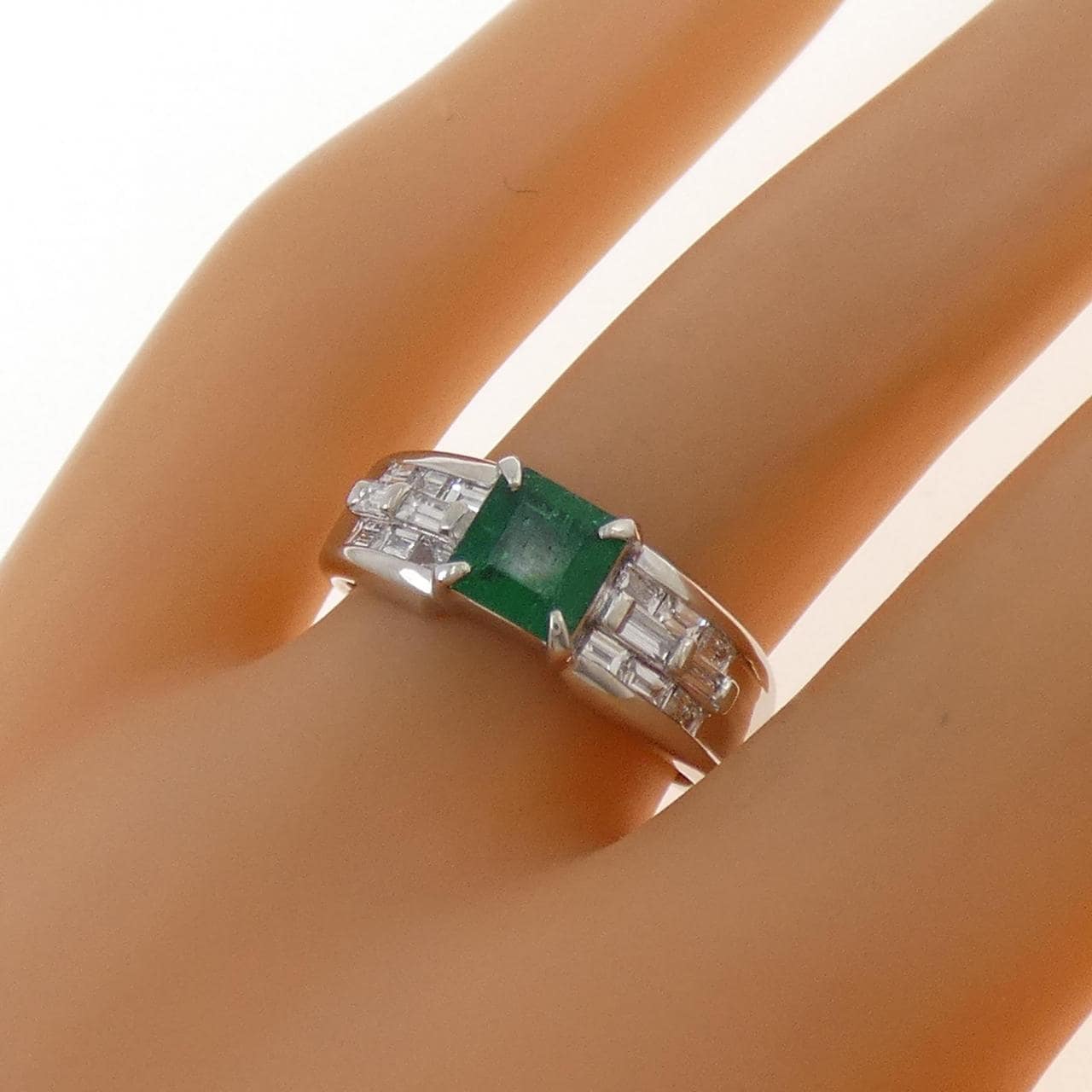 PT900 エメラルド リング 0.57CT