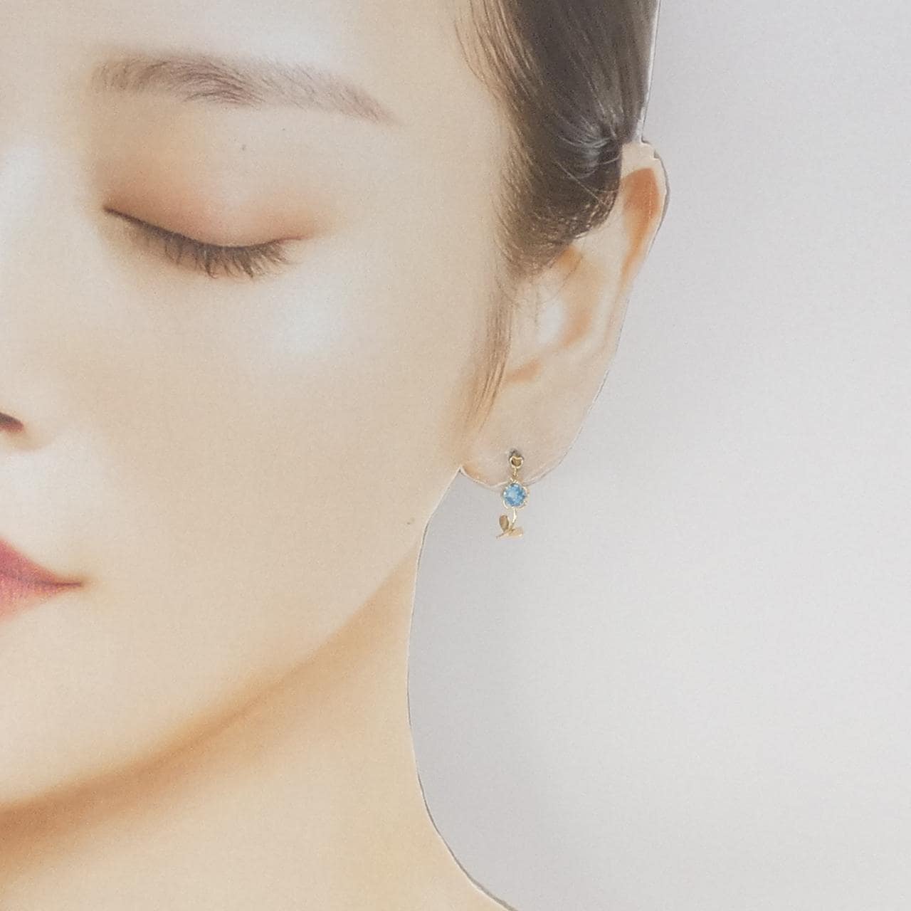 K18YG フラワー ブルートパーズ ピアス