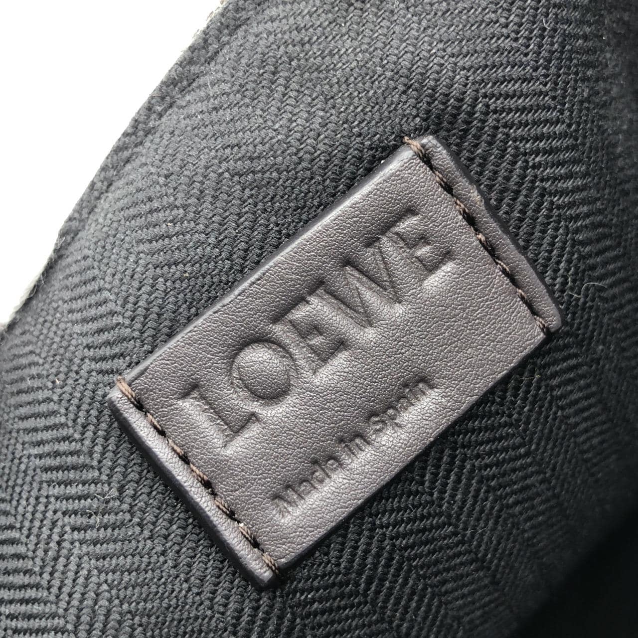 ロエベ キュービィ クロスボディ スモール B906Q63X01 ショルダーバッグ