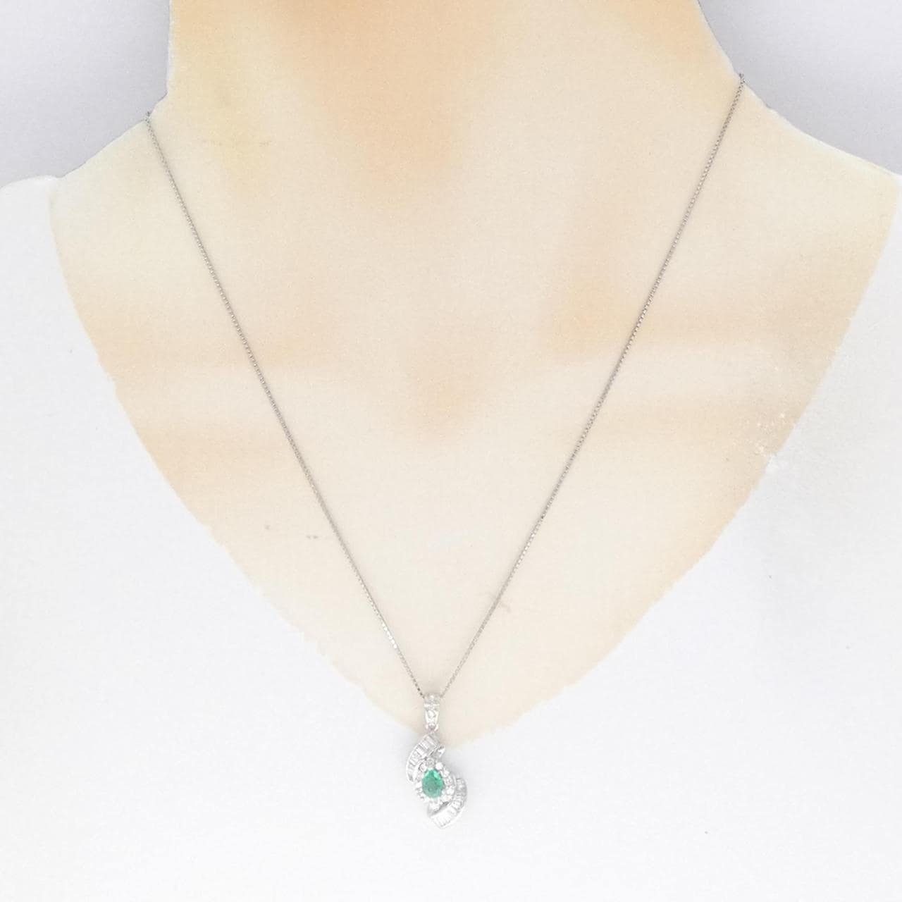 PT Emerald Necklace 0.35CT
