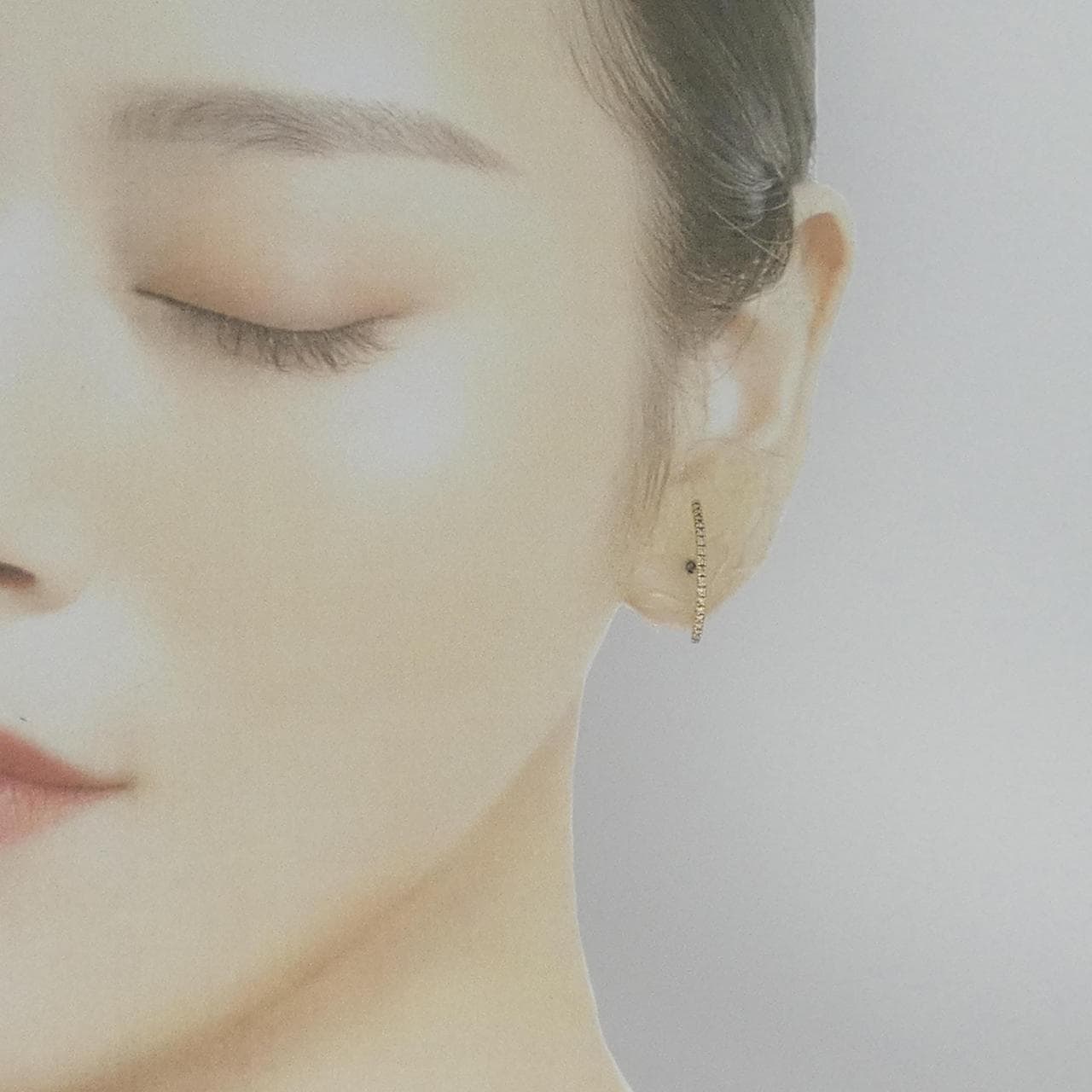 ヒロタカ ゴサマー ショートバー ピアス 0.08CT 片耳