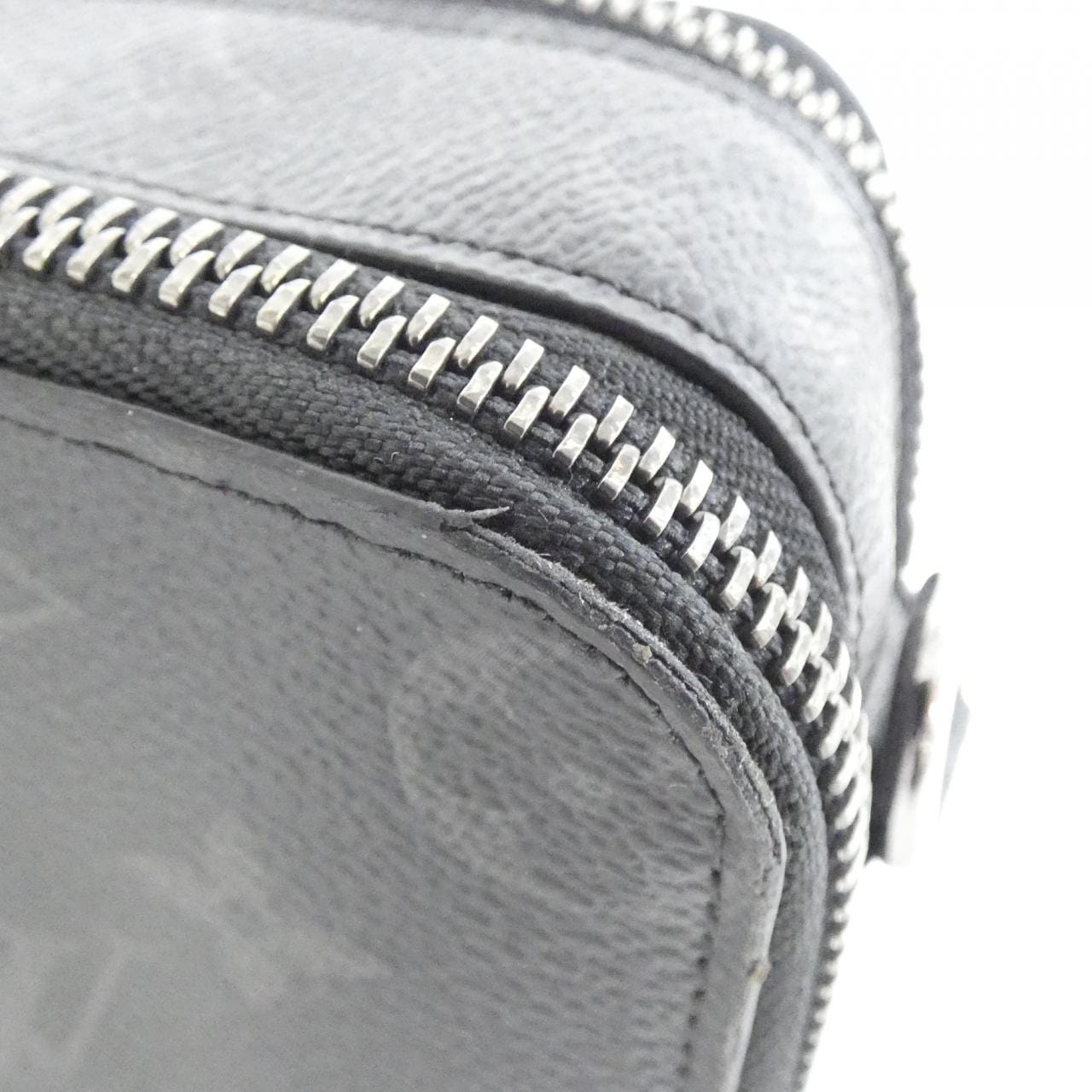 ルイヴィトン モノグラム エクリプス アルファ ウエアラブル ウォレット M81260 ショルダーバッグ