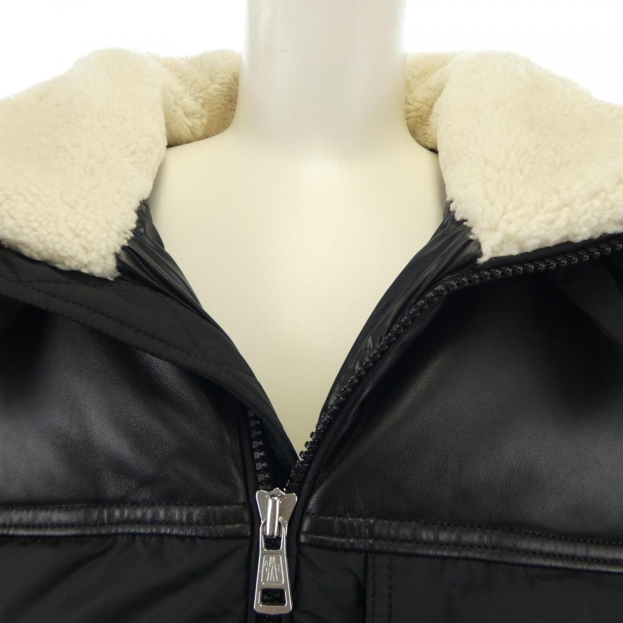 モンクレール MONCLER ダウンジャケット