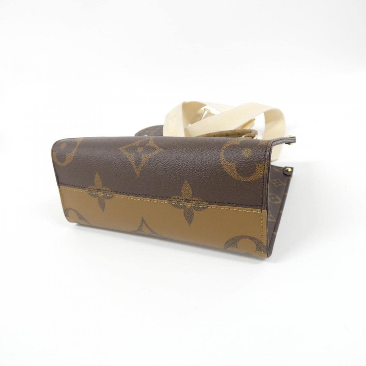 ルイヴィトン モノグラム ジャイアント オンザゴー PM M46373 バッグ