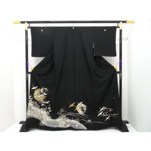 【未使用品】留袖　友禅金彩加工　刺繍入りボカシ染　左二ツ丁子巴　身幅Ｌ寸