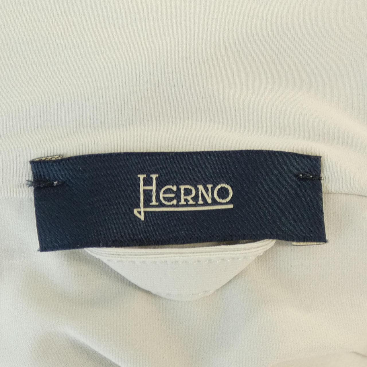 ヘルノ Herno JC000077U パーカー