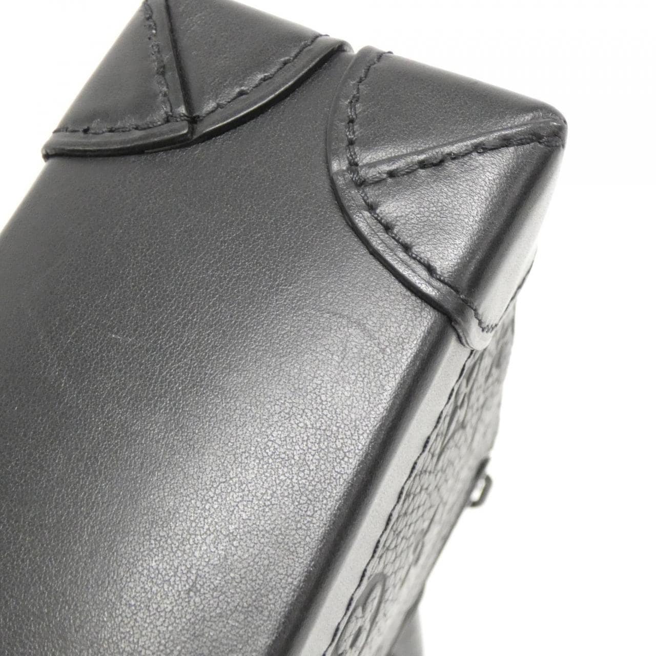 LOUIS VUITTON Taurillon Monogram Nano Steamer M82772 肩背包