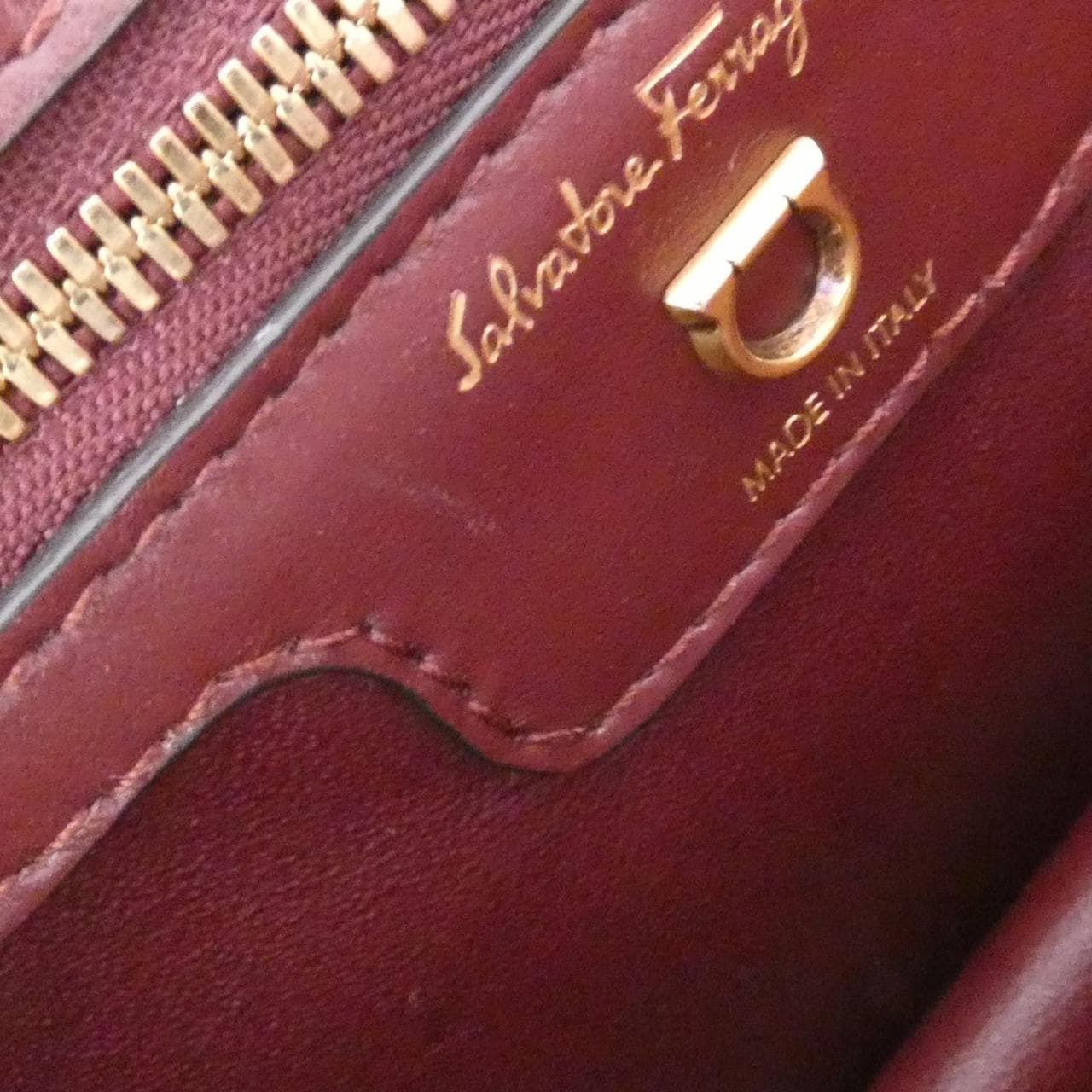 サルヴァトーレフェラガモ 21 I386 ショルダーバッグ