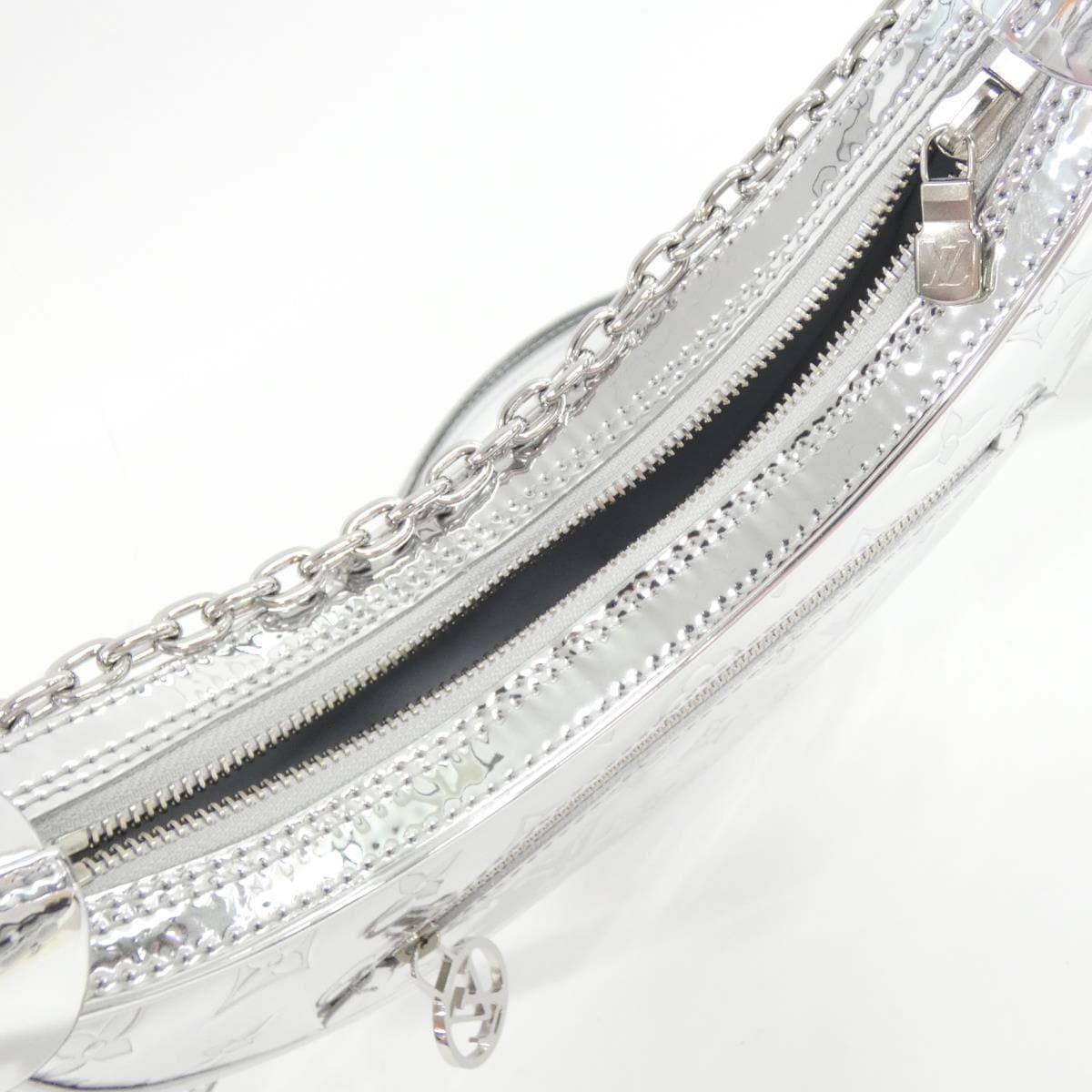 【未使用品】ルイヴィトン　モノグラムミロワール（ＬＶ　ＳＫＩ）　ループ　Ｍ１１８３３　バッグ