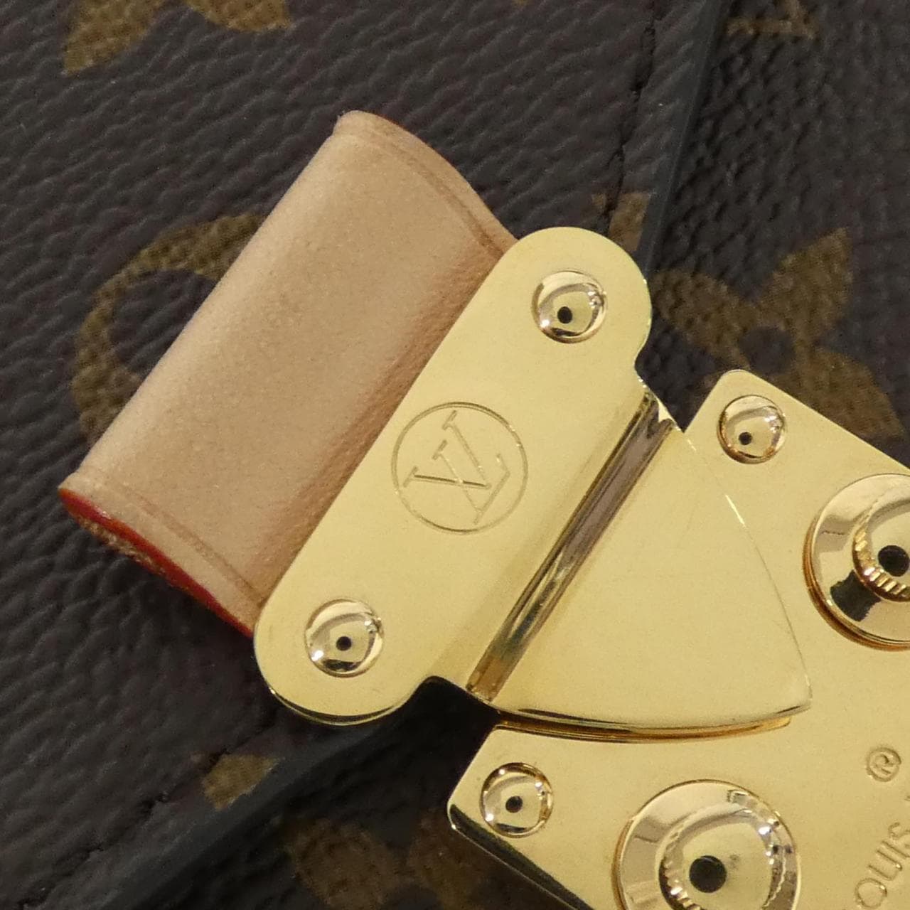 LOUIS VUITTON Monogram Pochette Metis EW M46279 單肩包