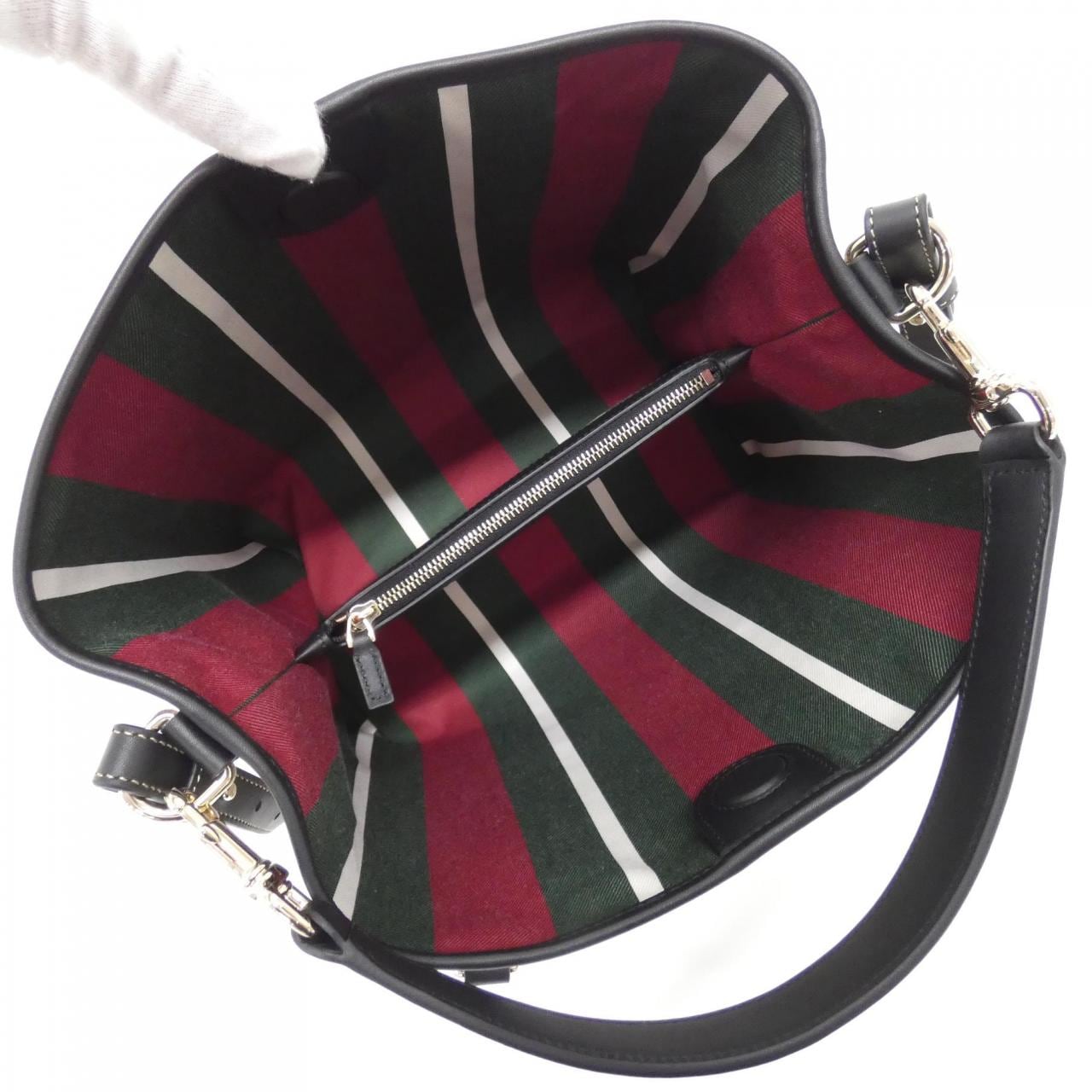 【新品】グッチ GG EMBLEM 815103 FAD6L ショルダーバッグ