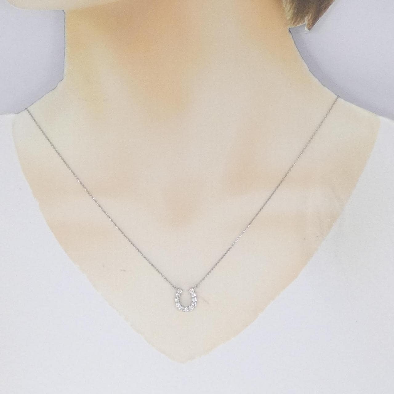 [BRAND NEW] PT Horseshoe Diamond Necklace 0.301CT