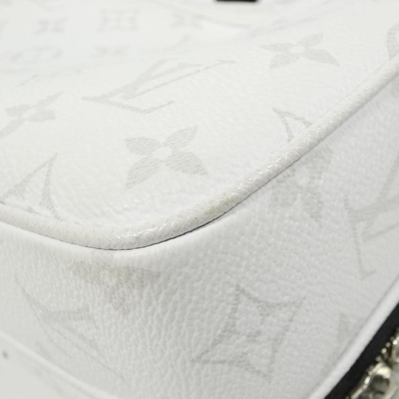 ルイヴィトン タイガ ラマ アルファ　メッセンジャー M31069 ショルダーバッグ