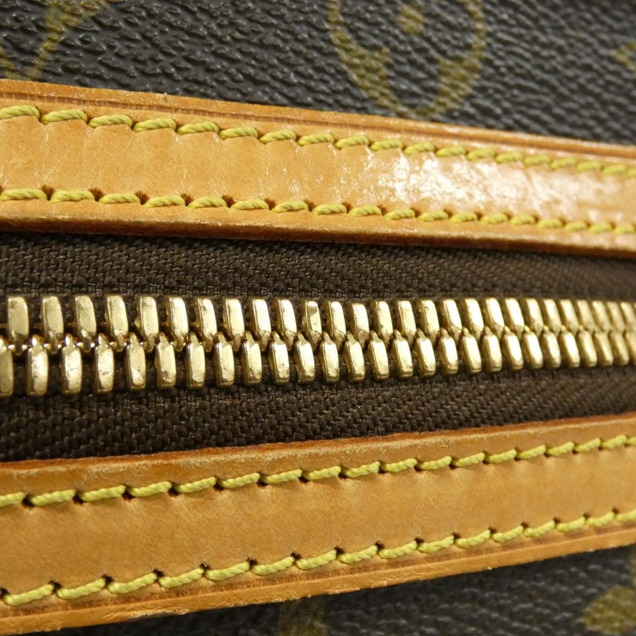 LOUIS VUITTON Monogram Hudson GM M40045 单肩包