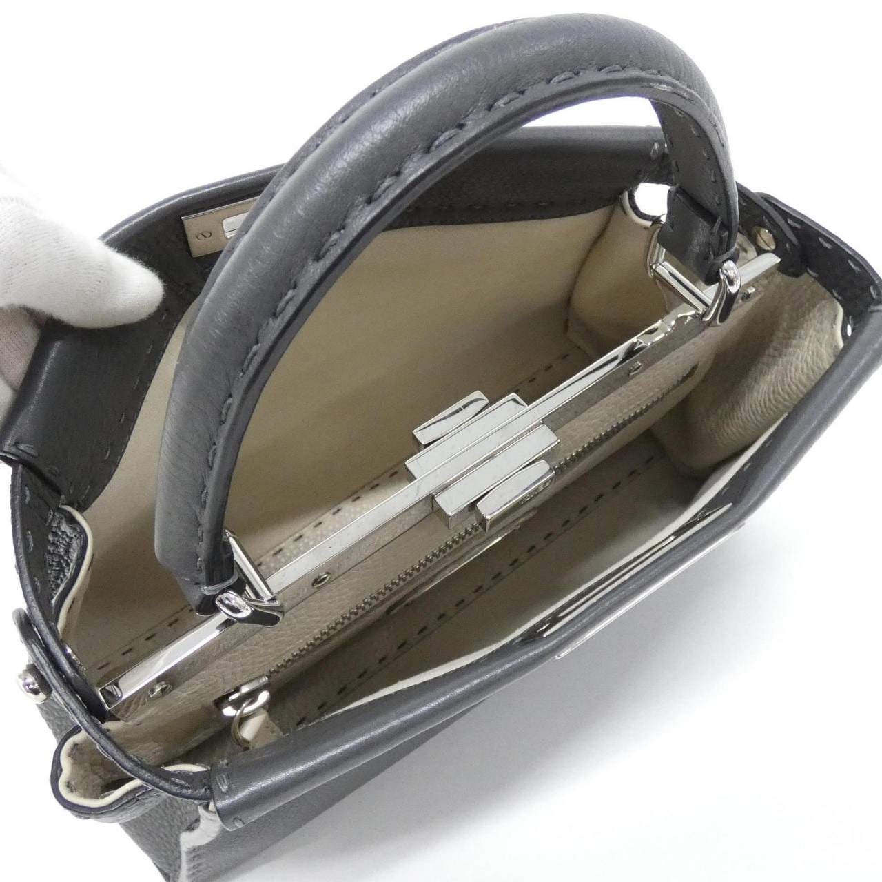 フェンディ SELLERIA ピーカブー 8BN290 Q0J バッグ