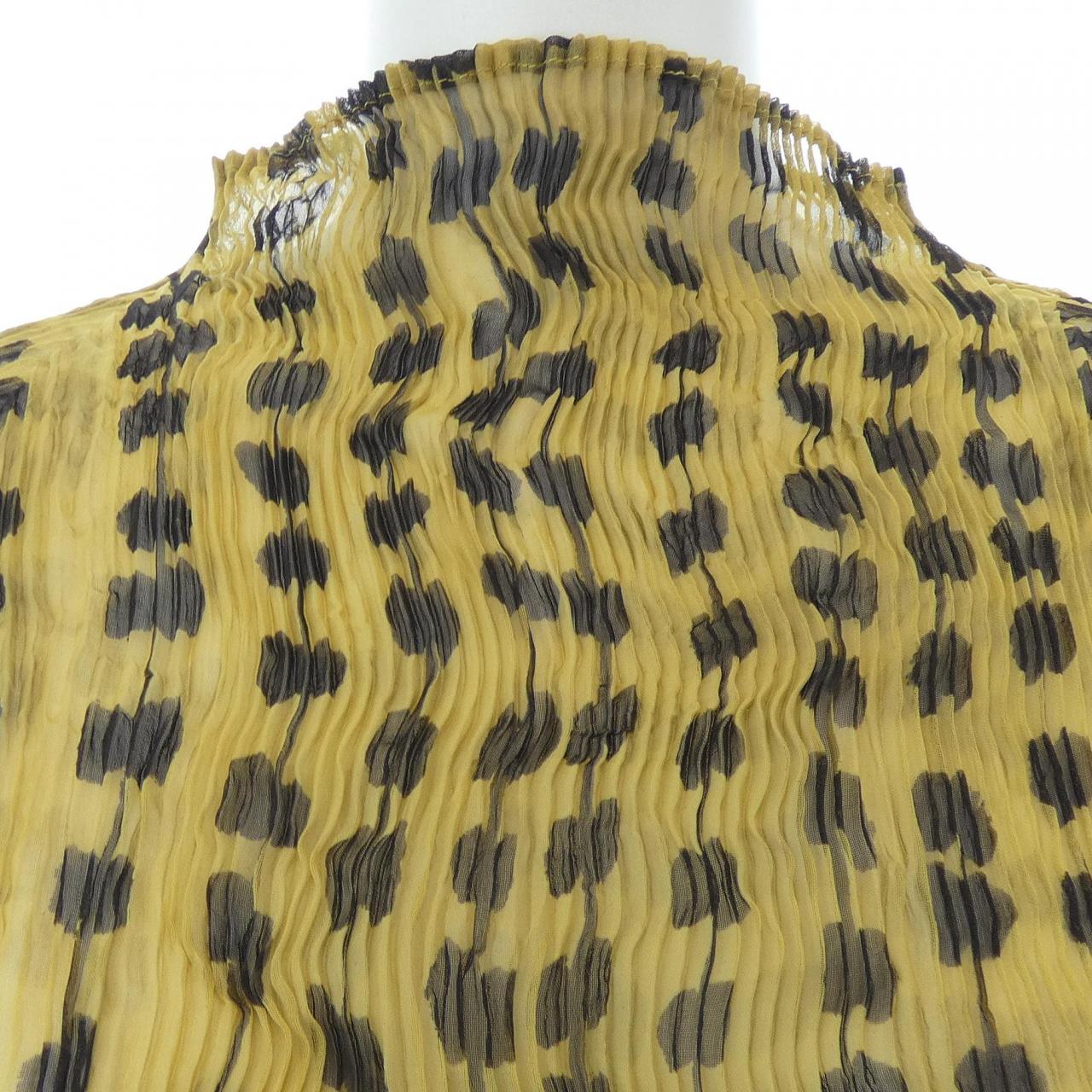 イッセイミヤケ ISSEY MIYAKE IM03FJ934 トップス