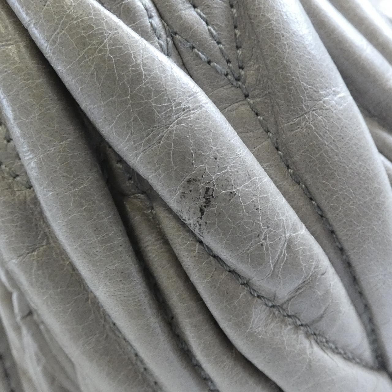 ミュウミュウ RT0437 ショルダーバッグ