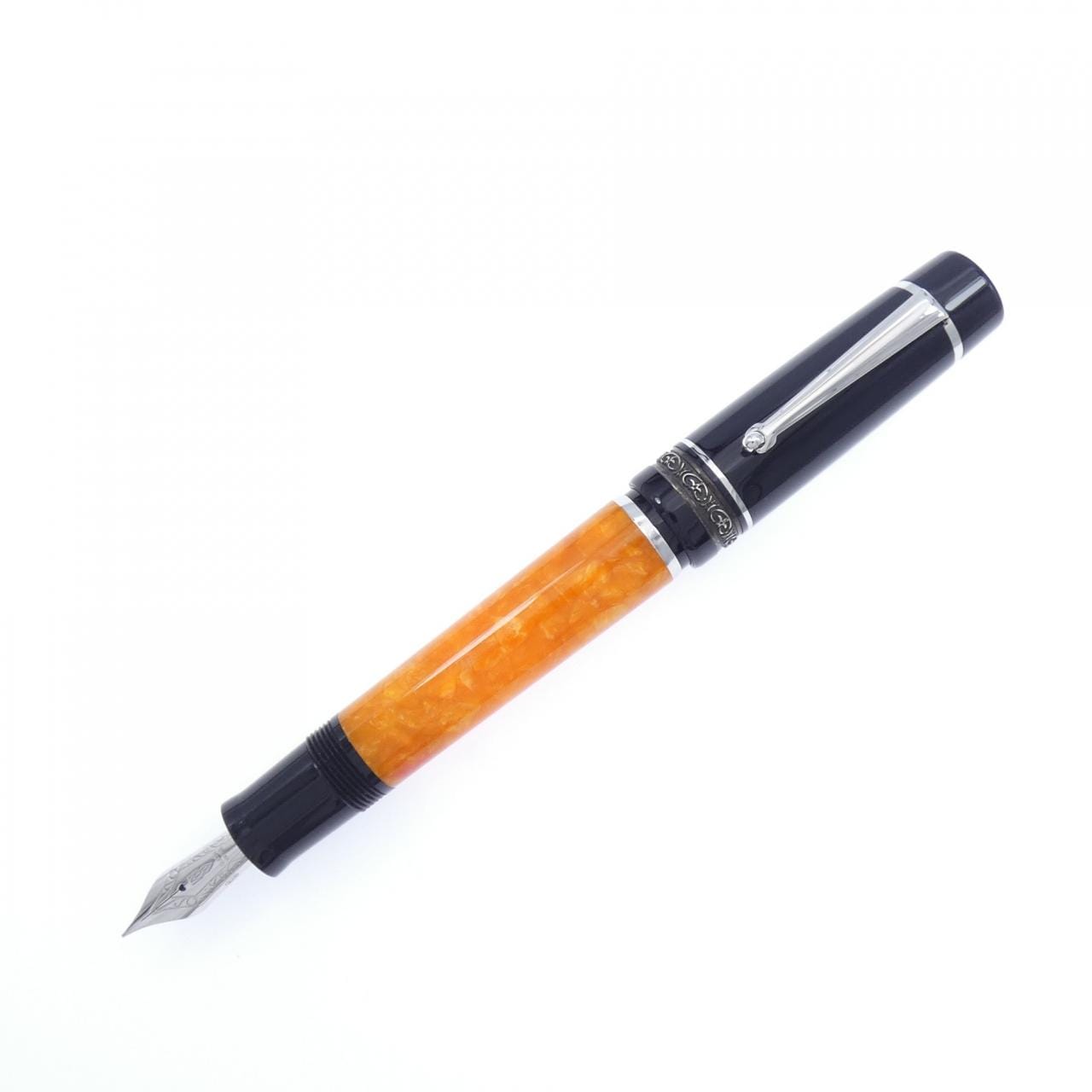 デルタ ドルチェビータミッドサイズ 万年筆