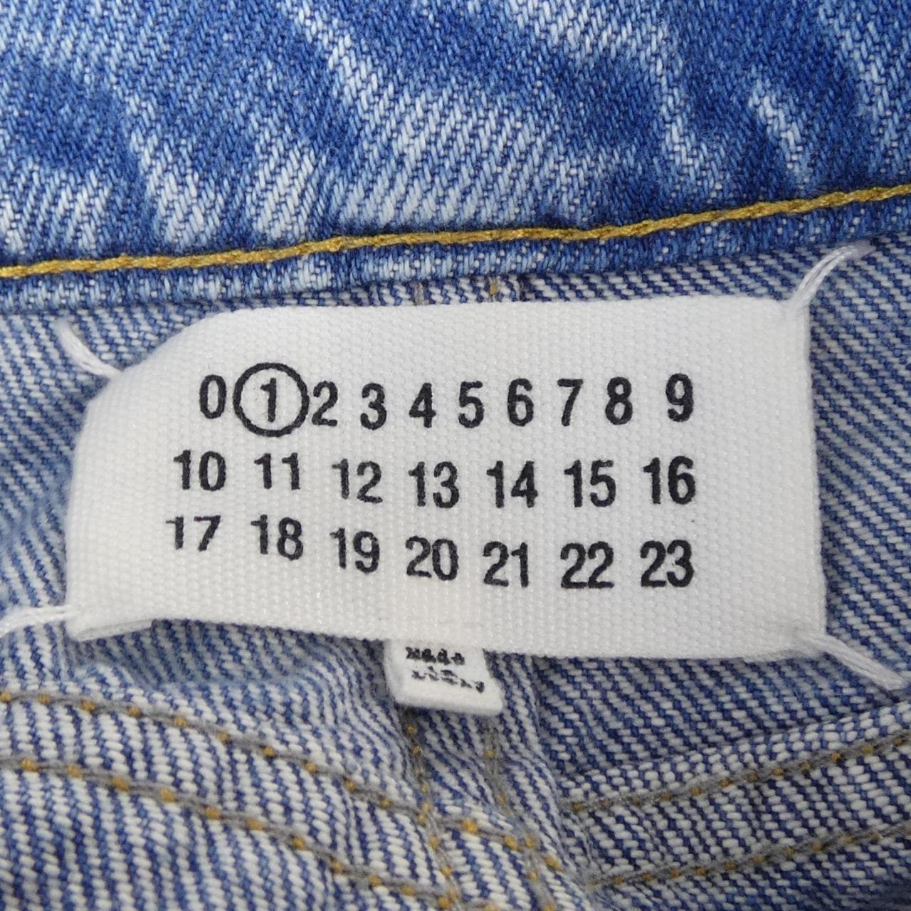 メゾンマルジェラ Maison Margiela スラッシュディテール S51LA0051 ジーンズ
