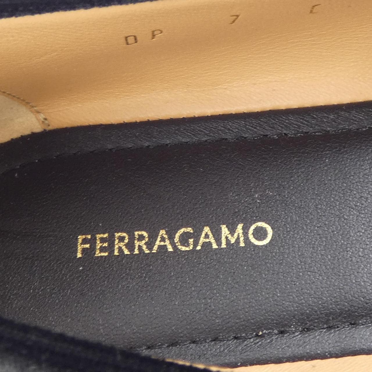 フェラガモ FERRAGAMO ZINA CRY フラットシューズ
