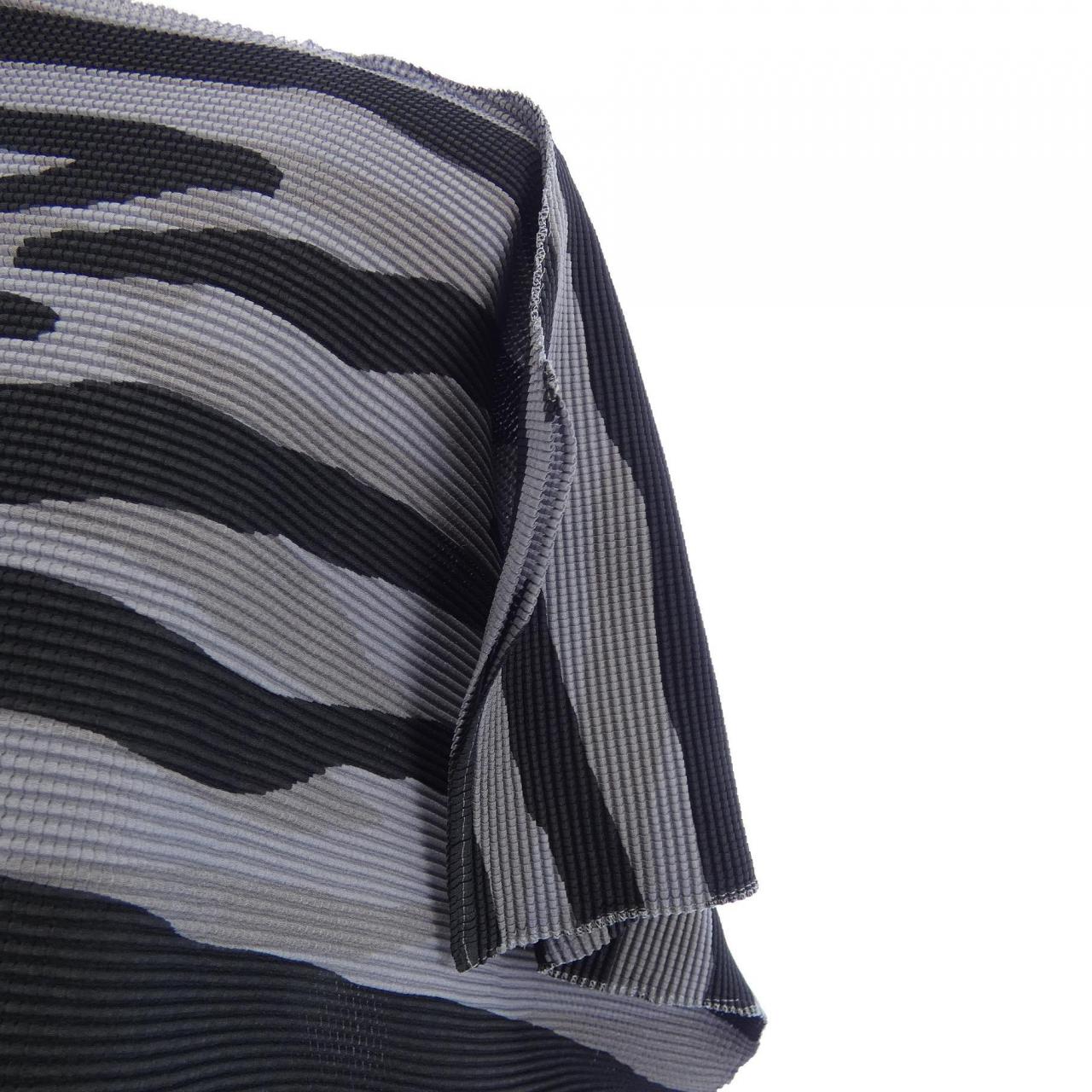 ミーイッセイミヤケ me ISSEY MIYAKE MI41FO646 トップス