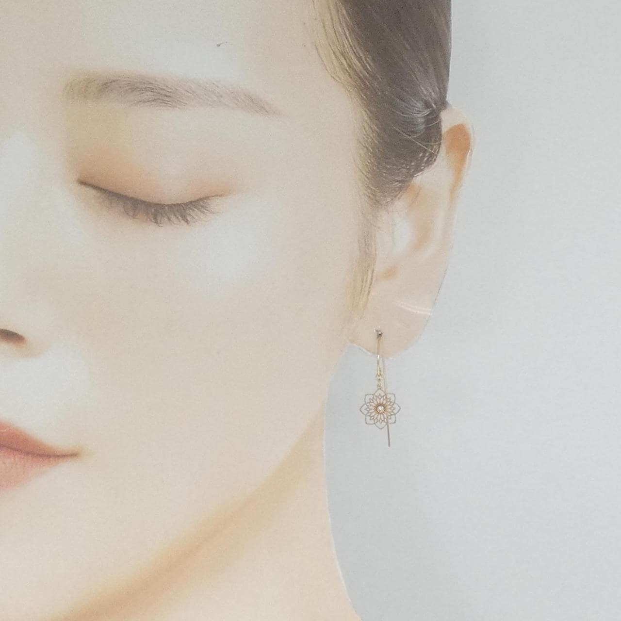 K10PG Flower Diamond Earrings