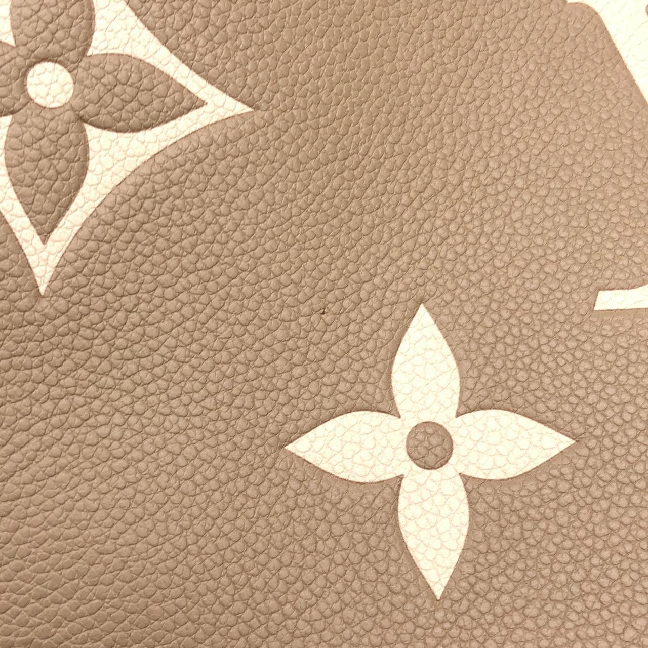 ルイヴィトン バイカラー モノグラム アンプラント ネオ ノエ MM M45555 ショルダーバッグ