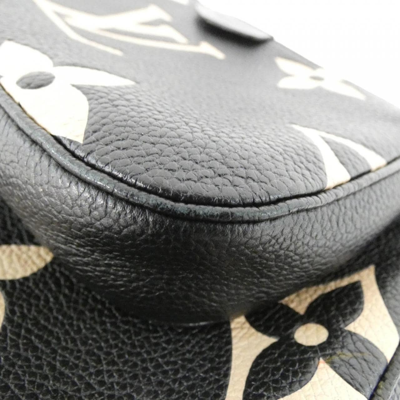 ルイヴィトン バイカラー モノグラム アンプラント ミュルティ ポシェット アクセソワール M45777 ショルダーバッグ