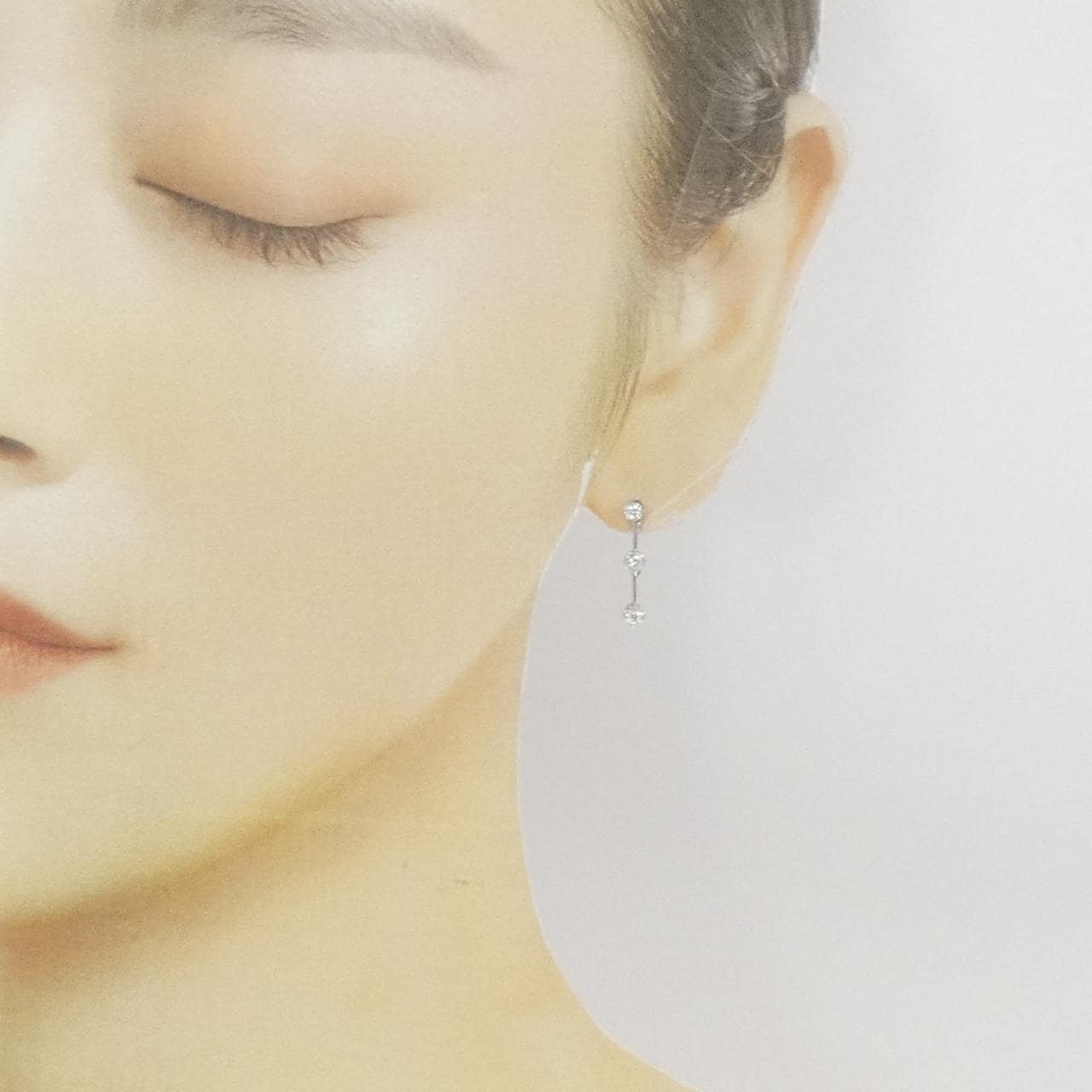 K18WG スリーストーン ダイヤモンド ピアス 0.30CT
