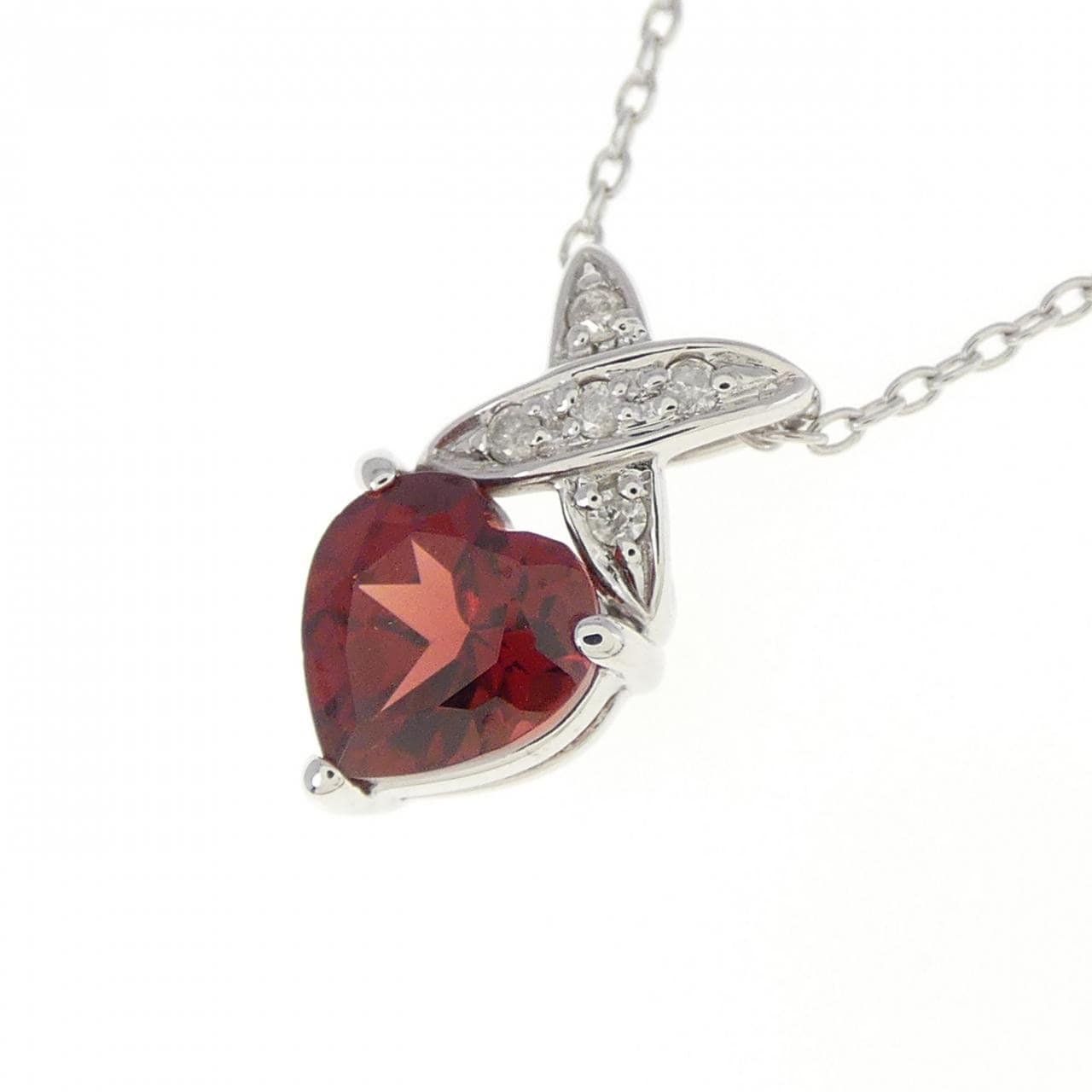 K10WG Heart Garnet Necklace