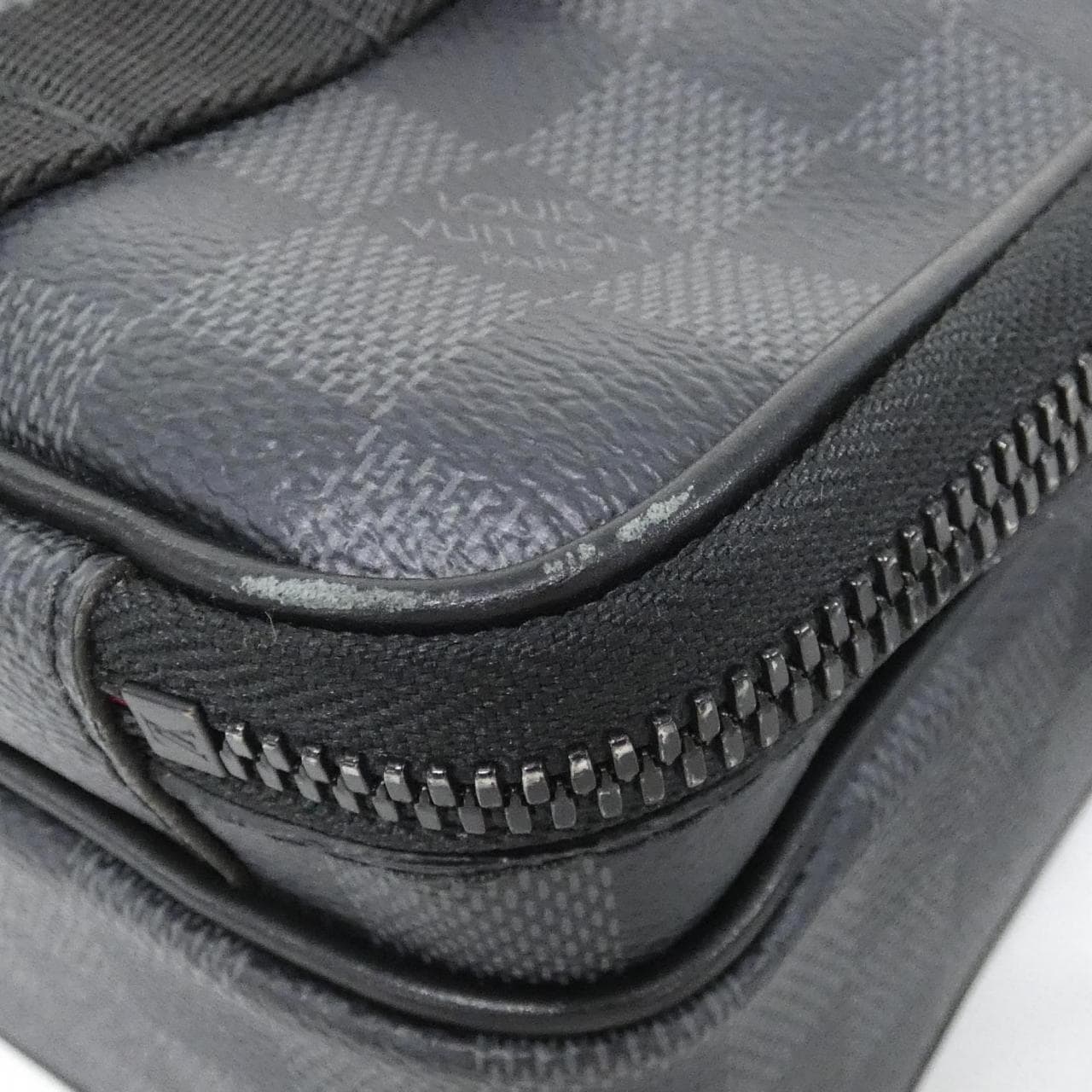 ルイヴィトン ダミエ グラフィット ユーティリティ ユーティリティ メッセンジャー N40280 ショルダーバッグ