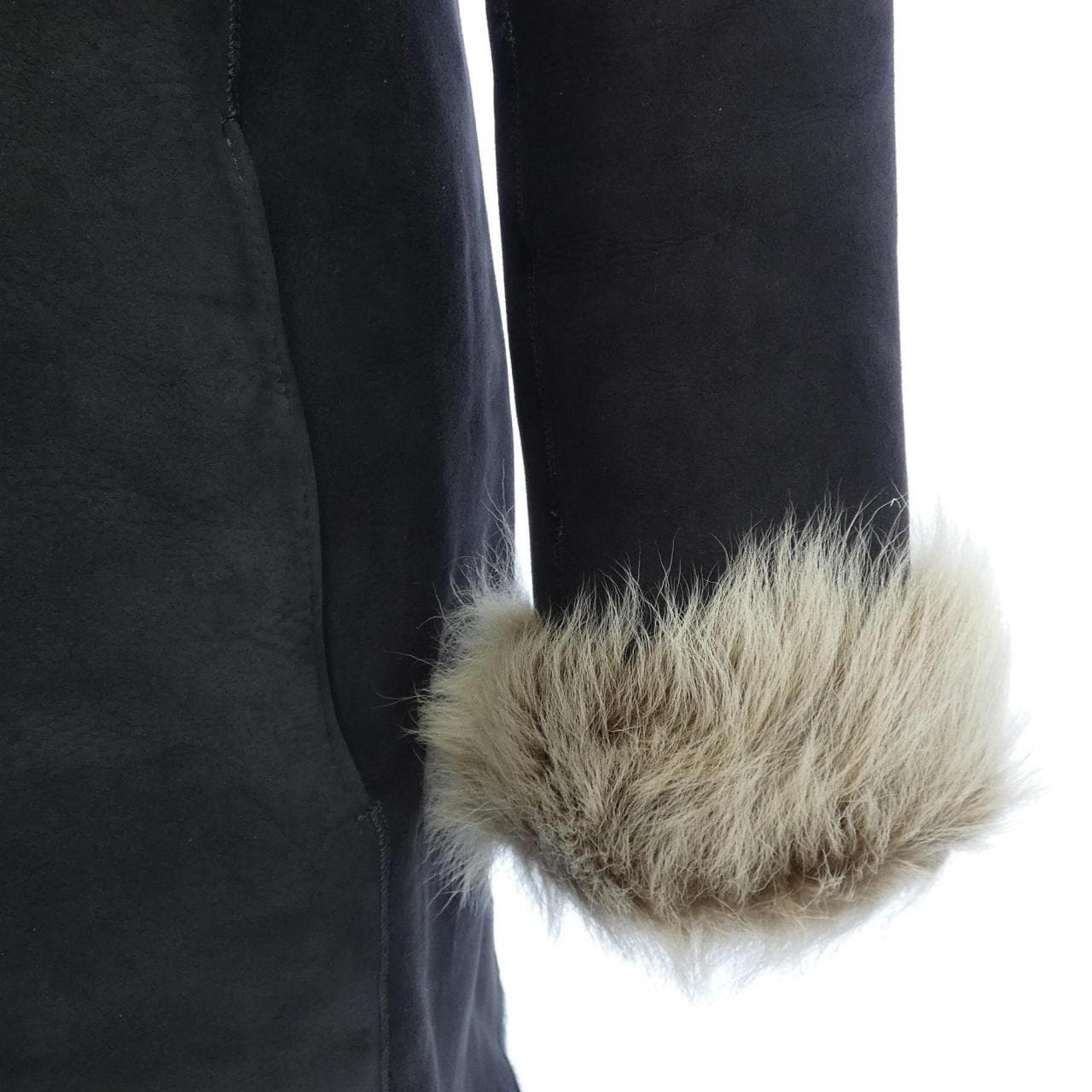 ニジュウサンク 23区 ムートンコート